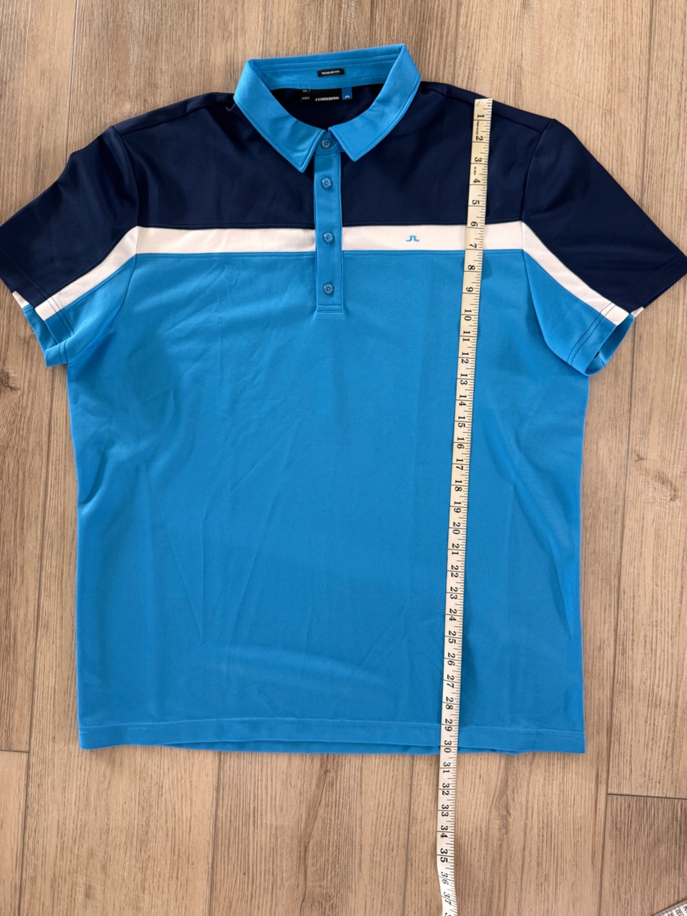 J.Lindeberg Men's Colorblock Polo in Navy and Light Blue - Picture 3 of 5